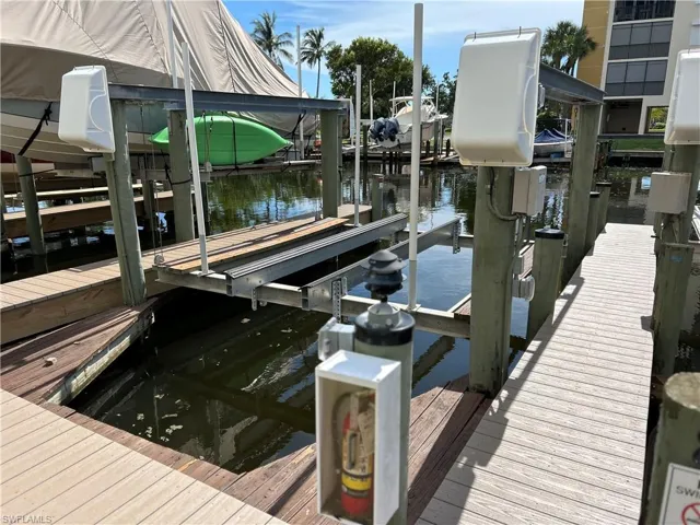 Dock 10