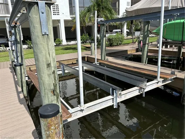 Dock 10