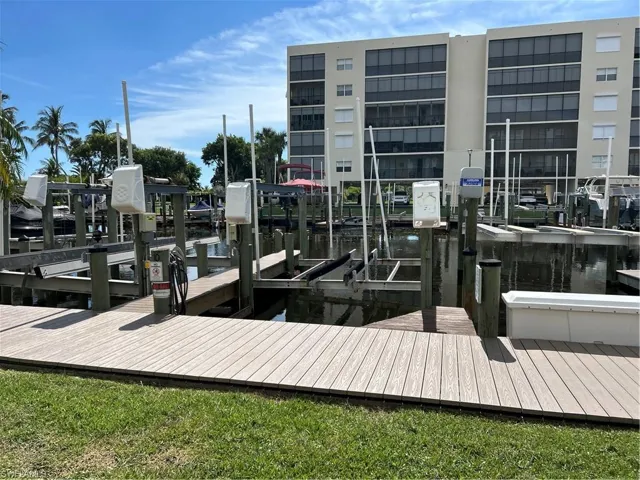 Dock 10