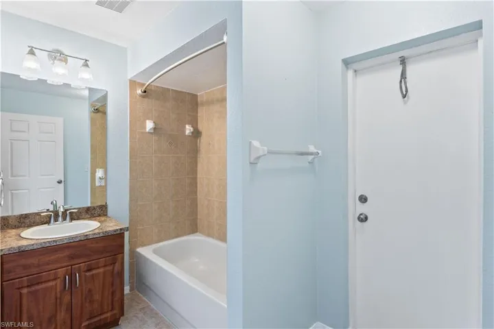 2nd Bathroom-Pool Bath