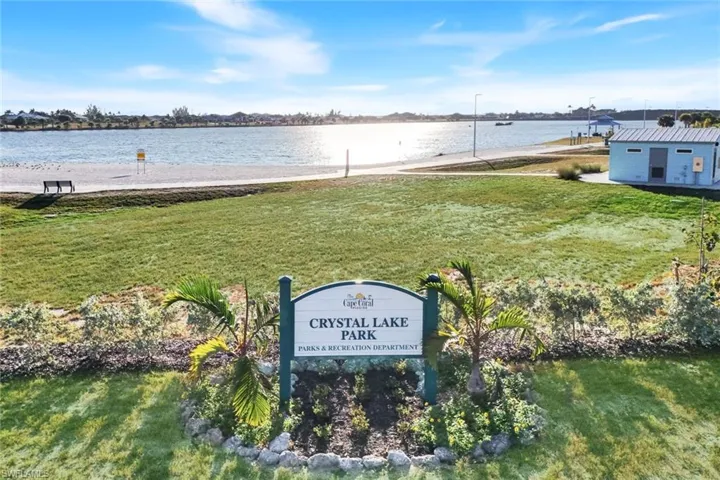5 minutes to Crystal Lake Park and its beach and boat launch