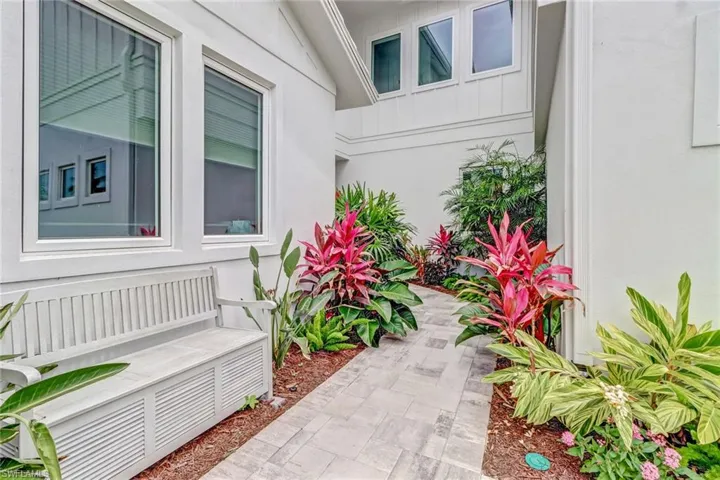 5130  Alpha  CT, Naples, FL 34105