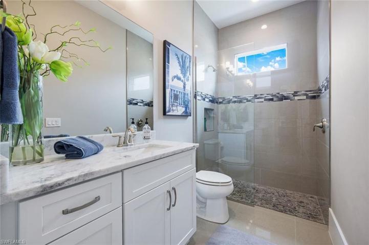 guest 1 ensuite bathroom