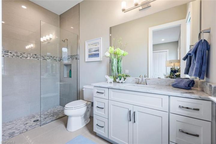 Guest 2 ensuite bathroom