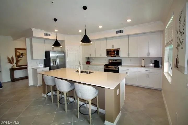 Easy casual dining at your breakfast bar.