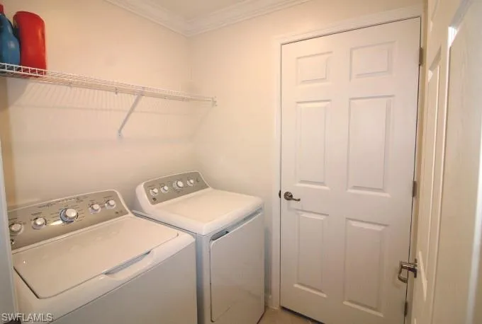 The laundry area even has crown molding. Washer/Dryer included
