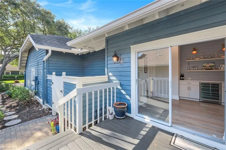 Deck off of kitchen