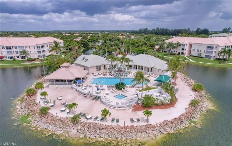 Island Club Pool & Bar