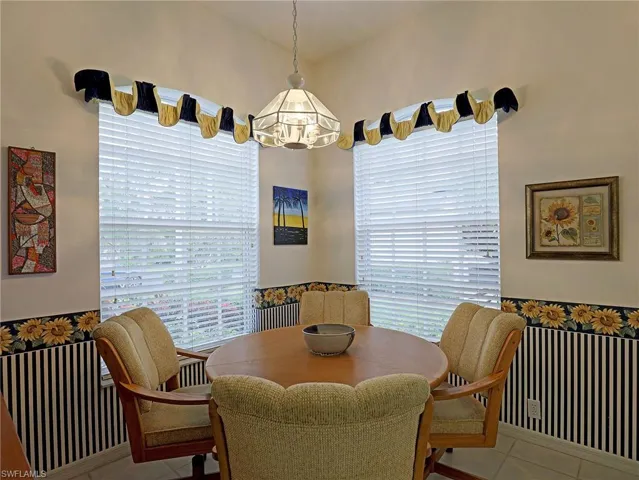 Eat-In breakfast nook.