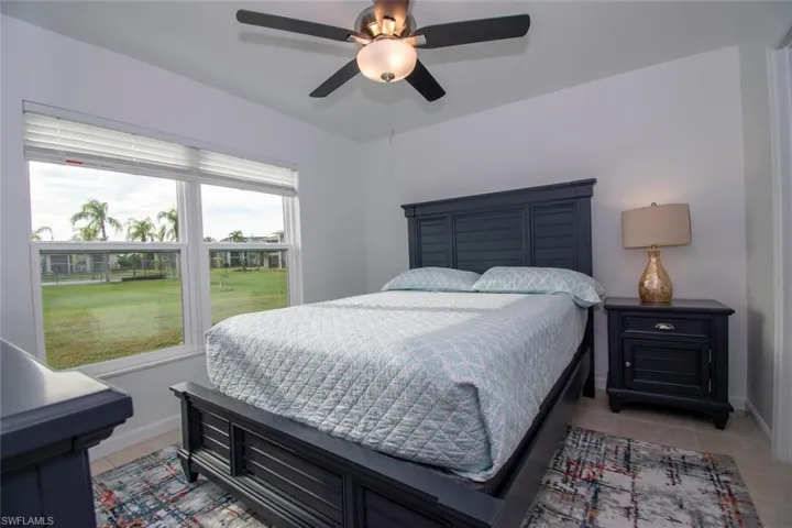 Primary bedroom /queen bed