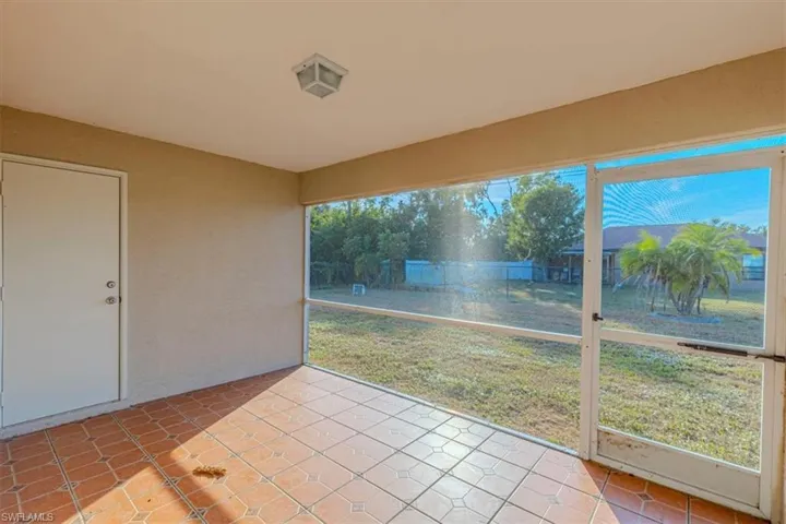 910 SW 9th  AVE, Cape Coral, FL 33991