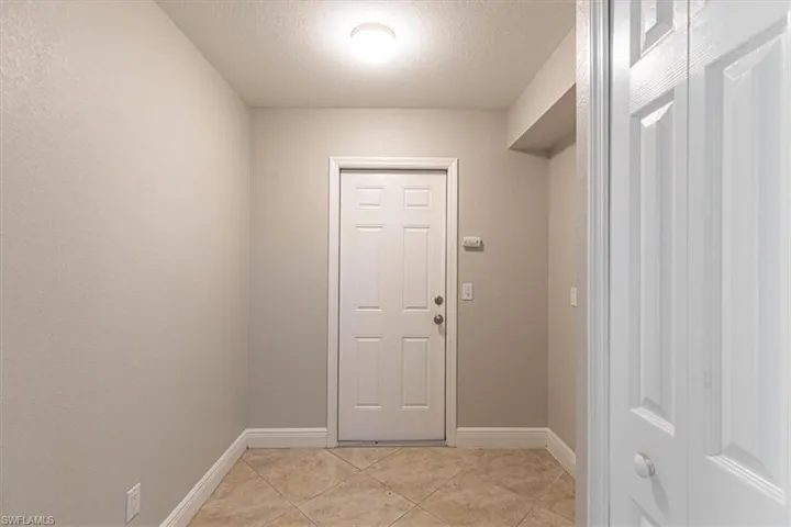910 SW 9th  AVE, Cape Coral, FL 33991