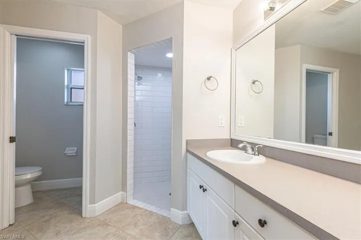 910 SW 9th  AVE, Cape Coral, FL 33991