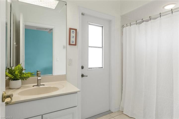 Ensuite/Pool Bathroom #3