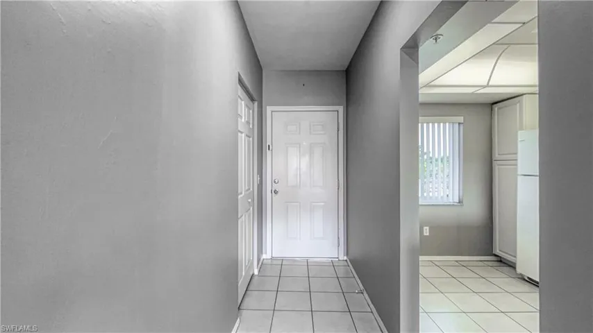 Entry way with closet