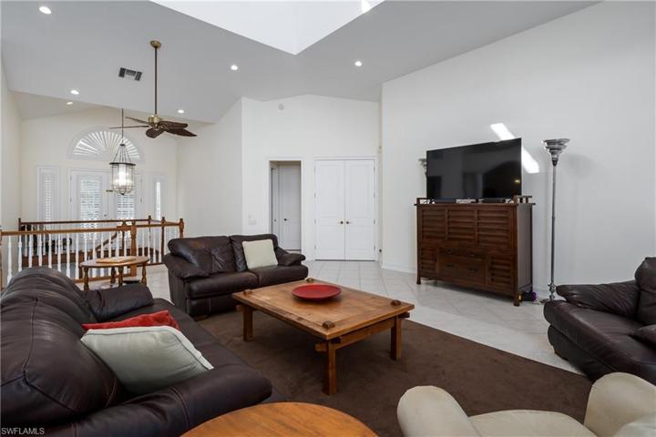 715 Hideaway CIR W, MARCO ISLAND FL 34145