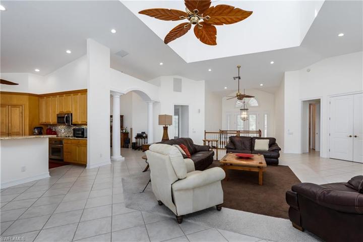 715 Hideaway CIR W, MARCO ISLAND FL 34145