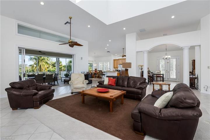 715 Hideaway CIR W, MARCO ISLAND FL 34145