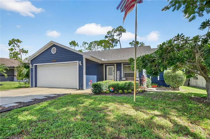 Ranch-style home with an attached garage, driveway, roof with shingles, and stucco siding