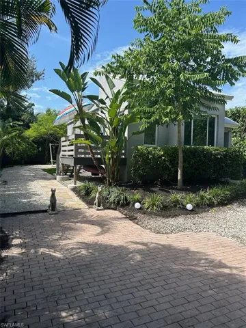 2548  Weeks  AVE, Naples, FL 34112