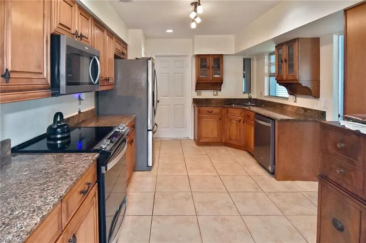 1319 SE 33rd  TER, Cape Coral, FL 33904