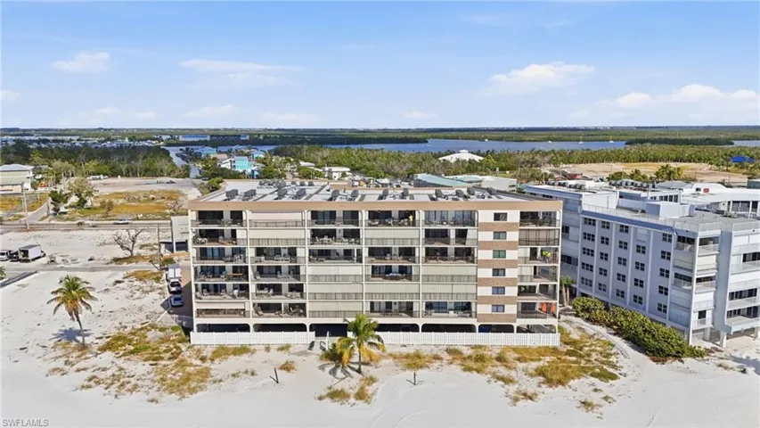 Bird's eye view of apartment complex and a large body of water