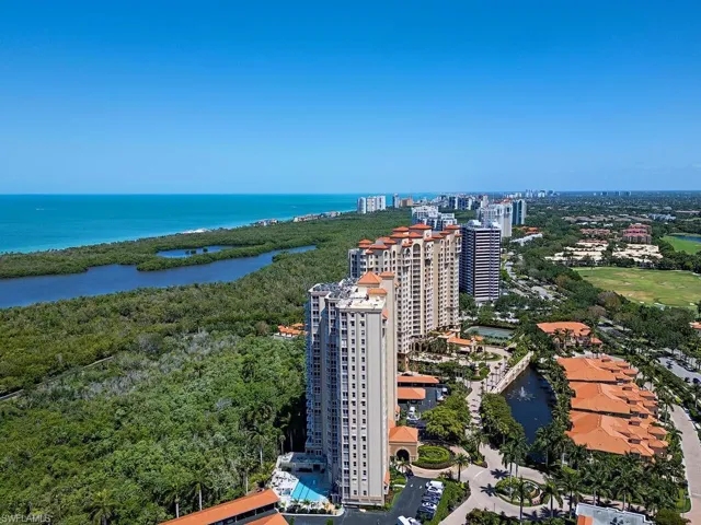 6585  Nicholas  BLVD, Naples, FL 34108