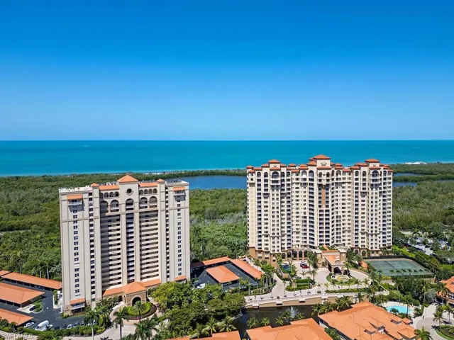 6585  Nicholas  BLVD, Naples, FL 34108