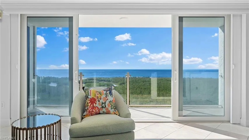6101  Pelican Bay  BLVD, Naples, FL 34108