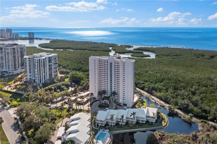 6101  Pelican Bay  BLVD, Naples, FL 34108
