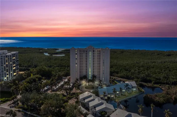6101  Pelican Bay  BLVD, Naples, FL 34108