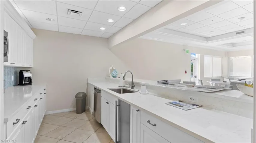 6101  Pelican Bay  BLVD, Naples, FL 34108