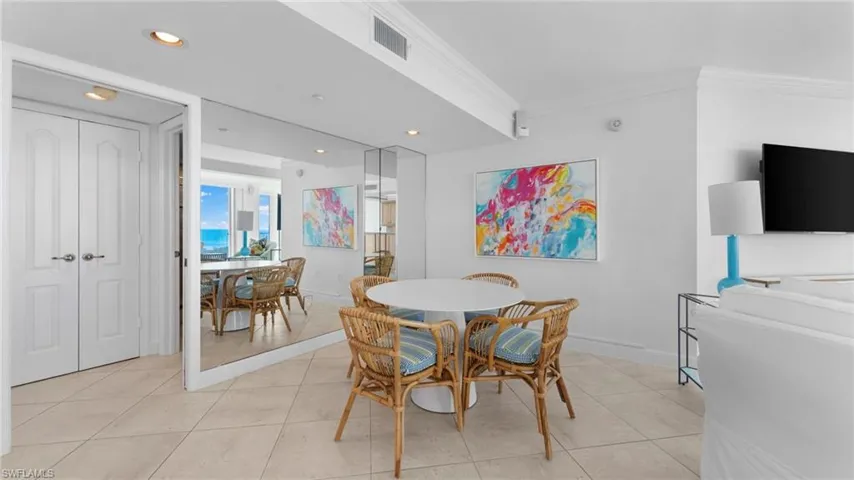 6101  Pelican Bay  BLVD, Naples, FL 34108