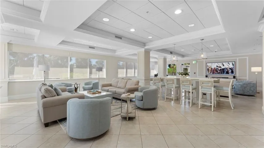 6101  Pelican Bay  BLVD, Naples, FL 34108