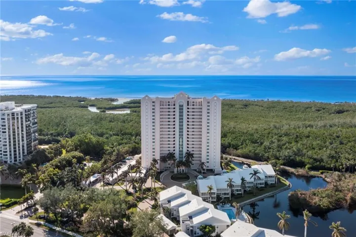 6101  Pelican Bay  BLVD, Naples, FL 34108