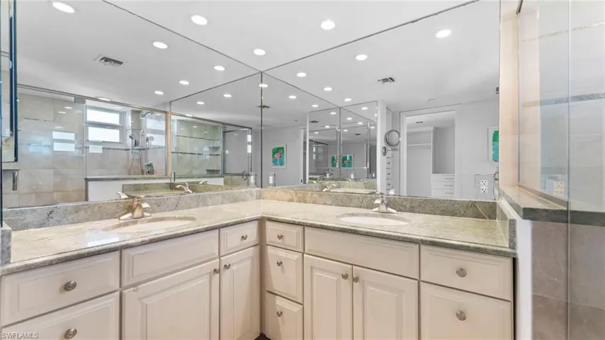 6101  Pelican Bay  BLVD, Naples, FL 34108