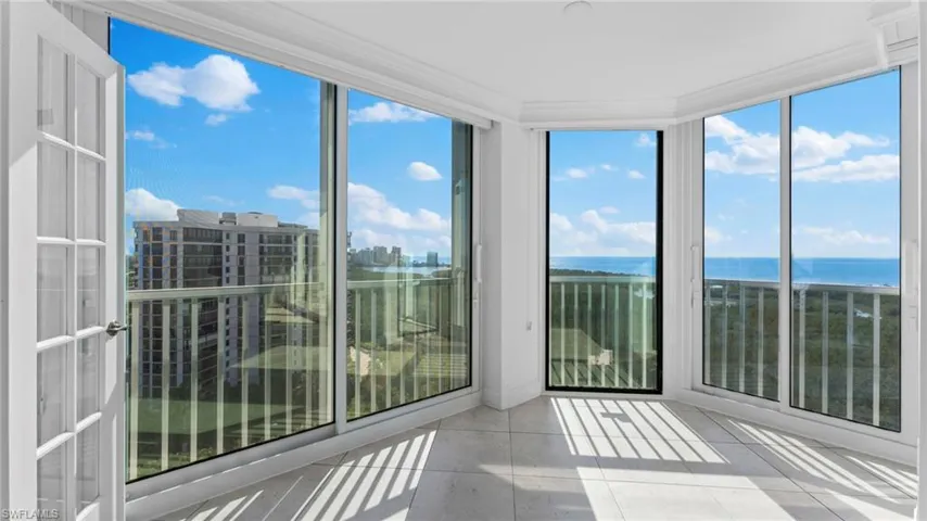 6101  Pelican Bay  BLVD, Naples, FL 34108