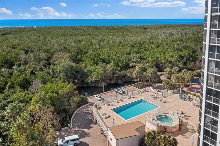 6101  Pelican Bay  BLVD, Naples, FL 34108