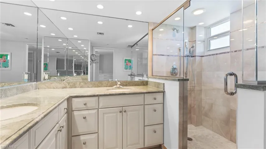 6101  Pelican Bay  BLVD, Naples, FL 34108