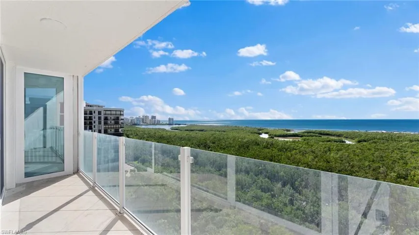 6101  Pelican Bay  BLVD, Naples, FL 34108