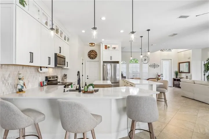 Plenty of Counter Space and Seating !