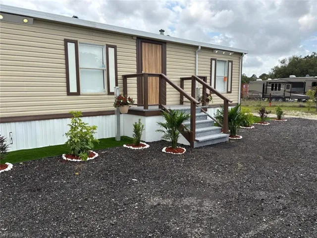 555 Palomino St, Montura Ranches, Florida 33440