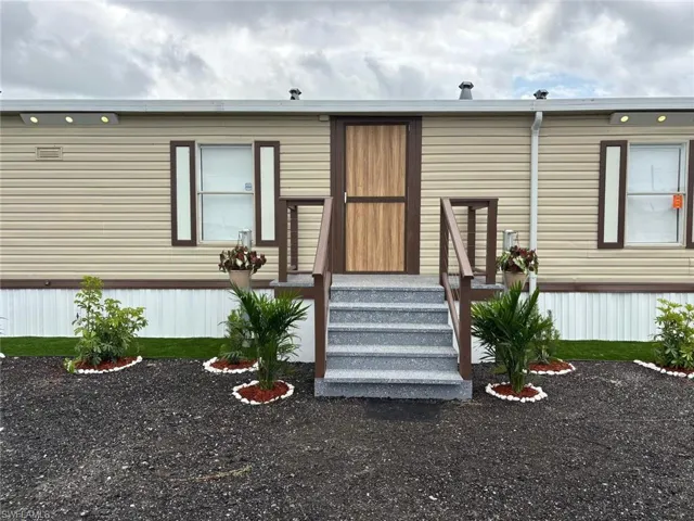 555 Palomino St, Montura Ranches, Florida 33440