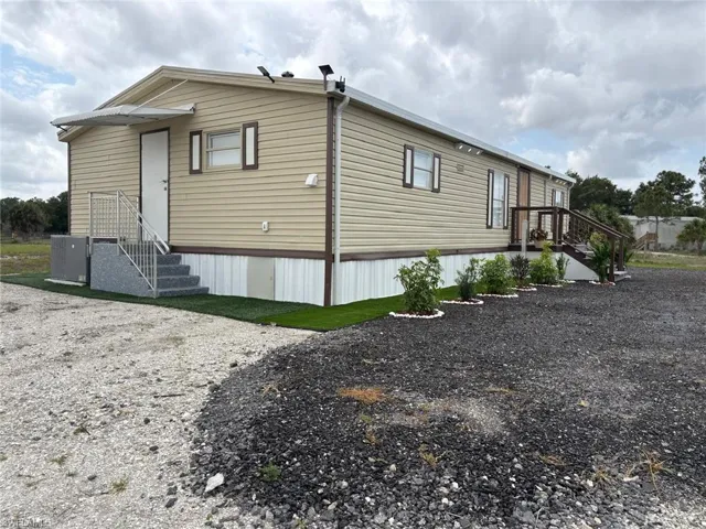 555 Palomino St, Montura Ranches, Florida 33440