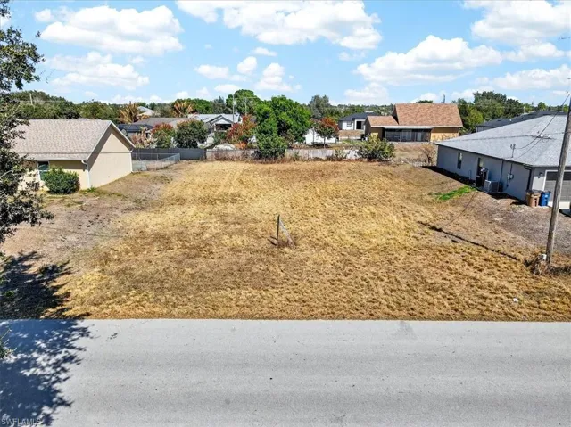 View of yard with a residential view