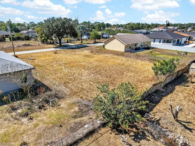 View of yard with a residential view