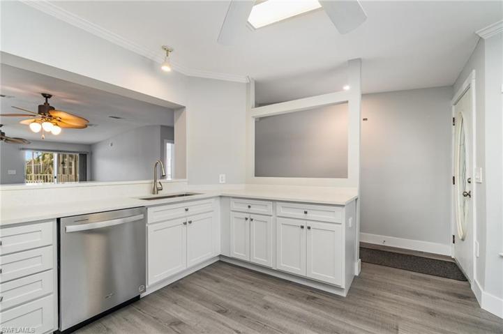 New kitchen with all new Kitchen-made Cabinets and quartz countertops