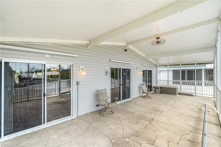 Huge screen lanai ready for entertaining