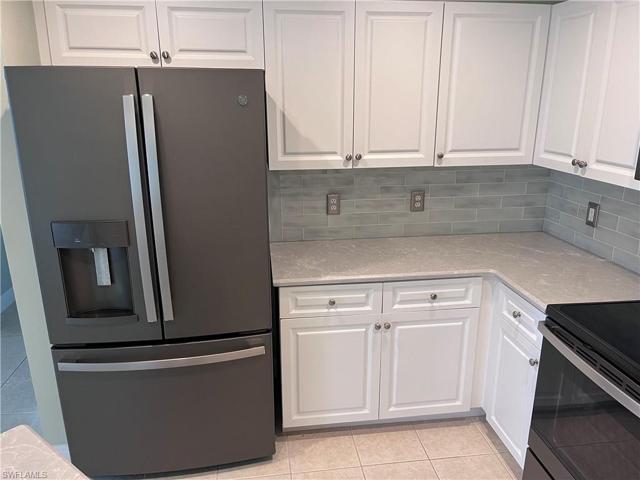 Refrigerator with lots of counterspace