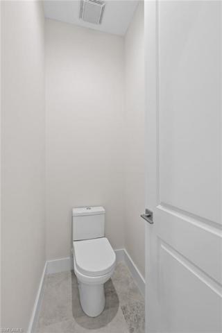 Separate toilet room